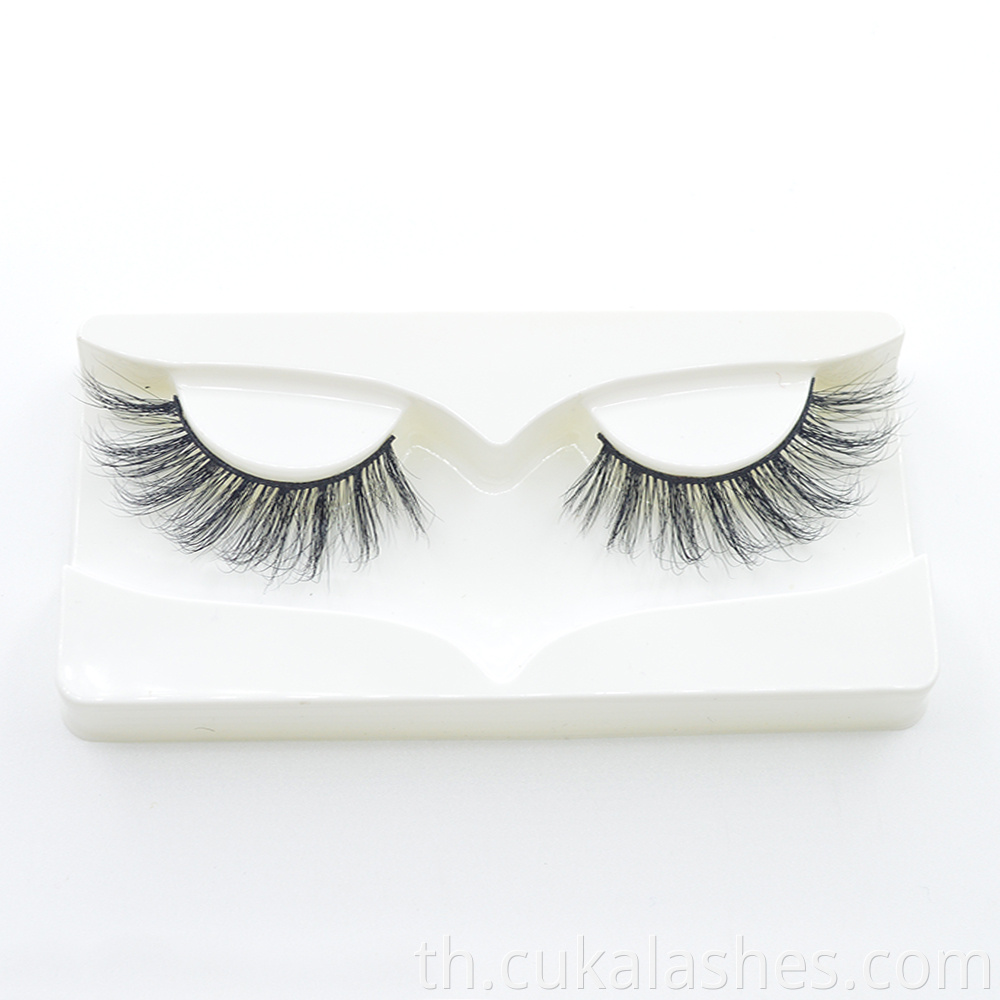 Wispy Cat Eye Eyelash Extensions